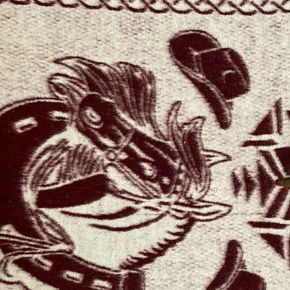 Authentic Mexican Poncho. This is beautiful and warm when the weather is cool. - Picture 6 of 7